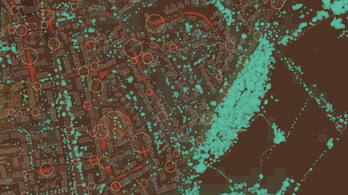 Heat, missing shade and public places on top of each other: red marks the streets that are heat-loaded and have no tree nearby.